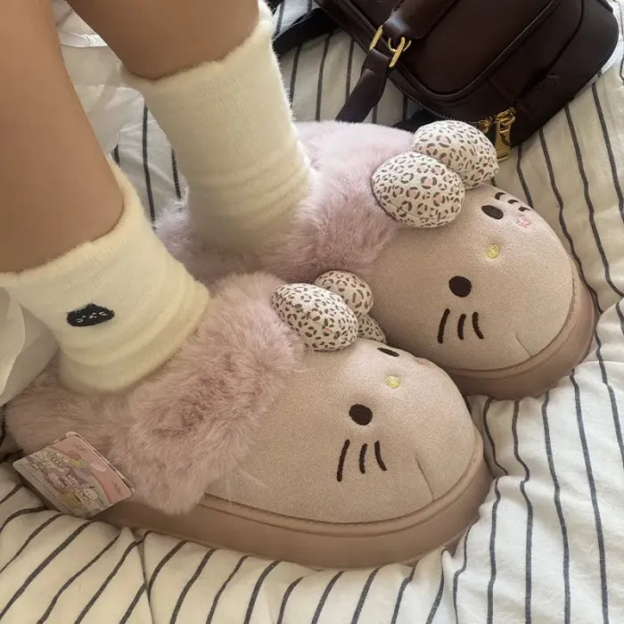 Laventra™ - Hello Kitty Plush Slippers